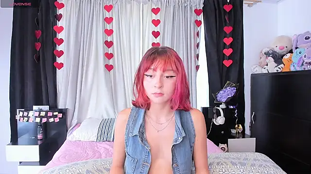 dafnne  hall online show from April 7, 2026, 7:48 pm