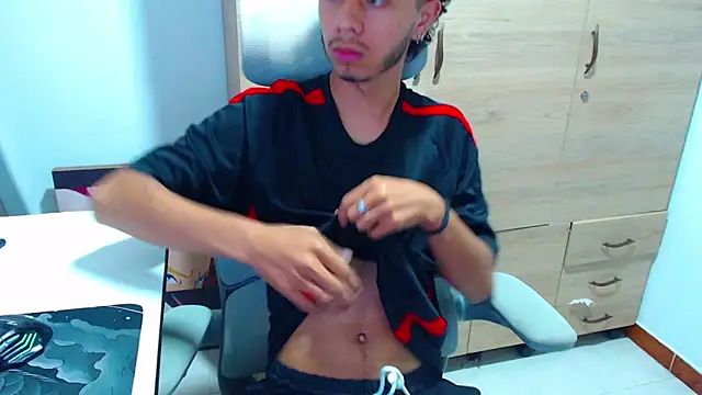 Snapshot of axeldarkk chatting on February 23, 2026, 11:27 pm axeldarkk online show from February 23, 2026, 11:27 pm