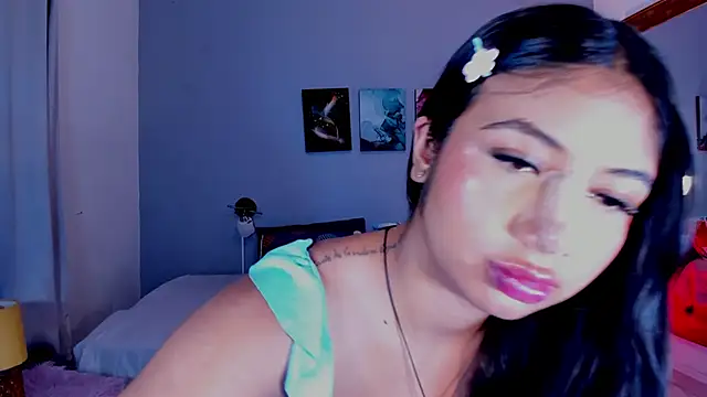 Snapshot of KimTaylorW chatting on June 19, 2026, 3:23 am KimTaylorW online show from June 19, 2026, 3:23 am