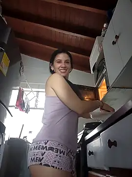 sashaaqueen online show from March 31, 2026, 8:22 pm