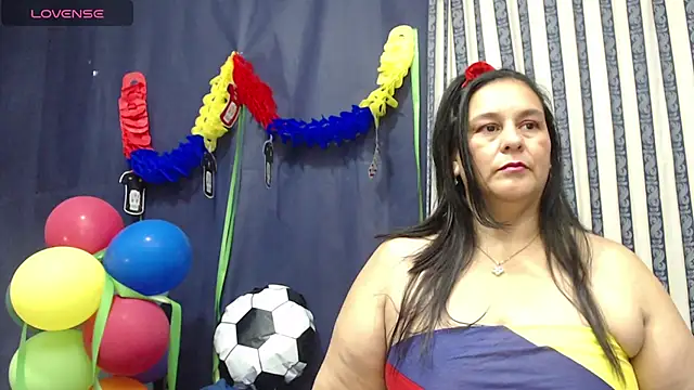 Sharlot curvy online show from June 17, 2026, 7:24 pm