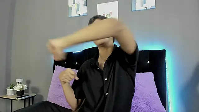 Snapshot of Eros_Lux chatting on April 10, 2026, 12:12 pm Eros Lux online show from April 10, 2026, 12:12 pm