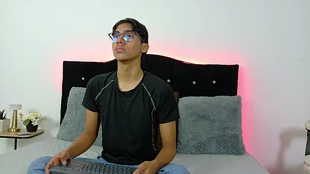 Eros Lux online show from June 16, 2026, 12:49 pm