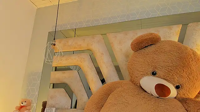 AuroraFlowers online show from March 8, 2026, 2:04 am