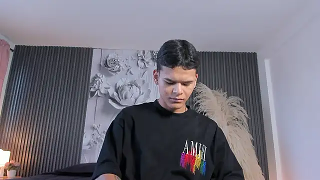 DylanRoyce  online show from March 22, 2026, 12:50 pm