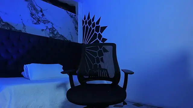 DylanRoyce  online show from March 11, 2026, 12:43 pm