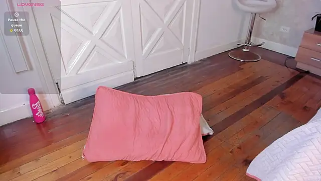 Snapshot of Arii_wilde chatting on March 2, 2026, 12:23 pm Arii wilde online show from March 2, 2026, 12:23 pm