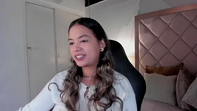 dulce lyraa1 online show from April 16, 2026, 4:13 am