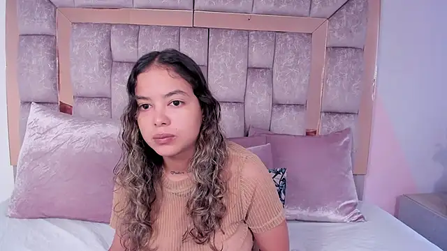 dulce lyraa1 online show from April 5, 2026, 8:15 pm