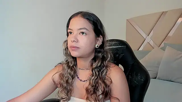 dulce lyraa1 online show from March 29, 2026, 7:59 pm