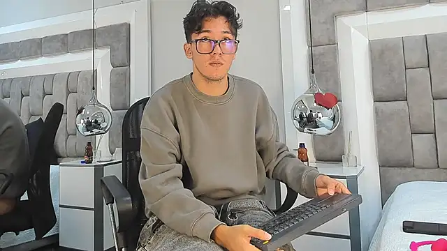 Snapshot of Austin_Reedss chatting on February 24, 2026, 3:24 pm Austin Reedss online show from February 24, 2026, 3:24 pm