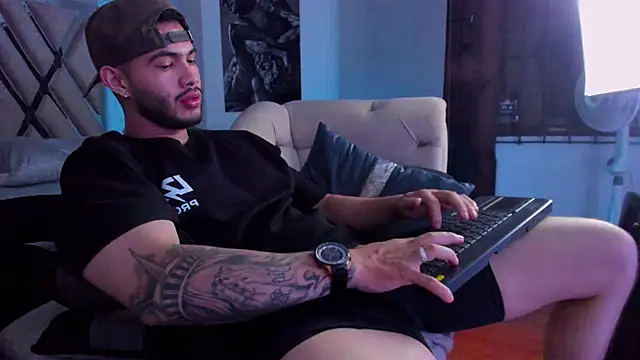Vincentblack online show from June 5, 2026, 6:52 am