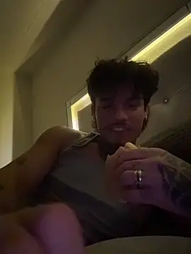 Snapshot of SNAKEARM chatting on February 28, 2026, 11:21 am SNAKEARM online show from February 28, 2026, 11:21 am