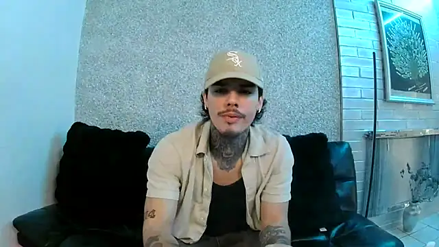 Snapshot of SNAKEARM chatting on March 2, 2026, 9:11 pm SNAKEARM online show from March 2, 2026, 9:11 pm