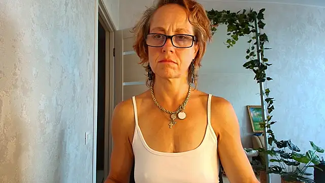 LioraWeiss online show from July 23, 2026, 9:06 am