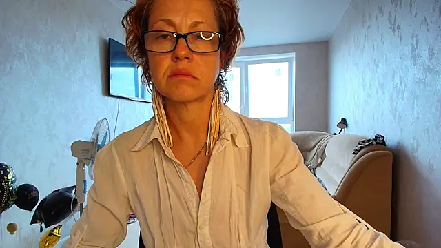 LioraWeiss online show from May 27, 2026, 9:16 am