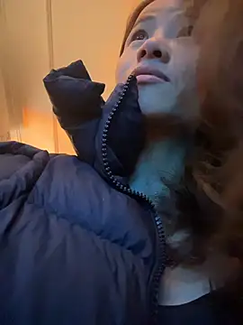 Snapshot of Mia-lp chatting on April 14, 2026, 3:28 pm Mia-lp online show from April 14, 2026, 3:28 pm