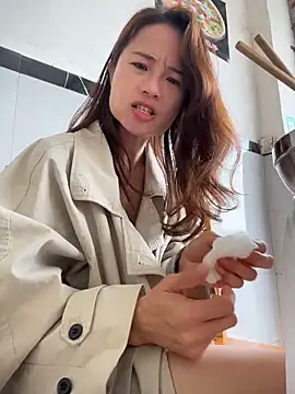 Snapshot of Mia-lp chatting on April 15, 2026, 3:34 am Mia-lp online show from April 15, 2026, 3:34 am