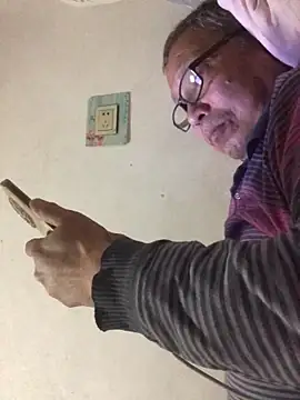 yaocaobi8 online show from April 3, 2026, 1:06 pm