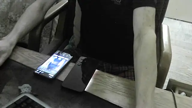 Snapshot of FiSTALiTY chatting on April 11, 2026, 10:19 am FiSTALiTY online show from April 11, 2026, 10:19 am