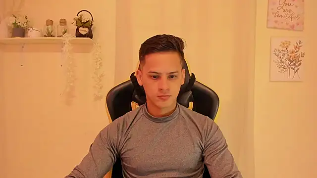 sexy andres01 online show from April 18, 2026, 1:57 pm