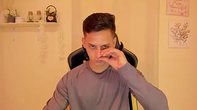 sexy andres01 online show from April 20, 2026, 1:13 pm