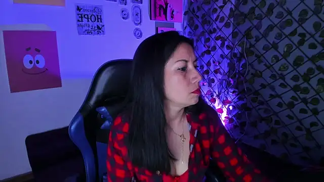 Snapshot of Megan_Collinss1 chatting on March 17, 2026, 4:43 pm Megan Collinss1 online show from March 17, 2026, 4:43 pm