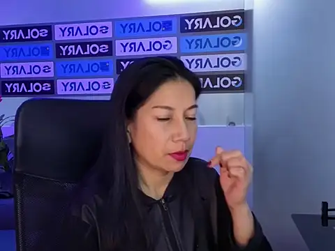 Snapshot of Megan_Collinss1 chatting on April 15, 2026, 2:43 pm Megan Collinss1 online show from April 15, 2026, 2:43 pm