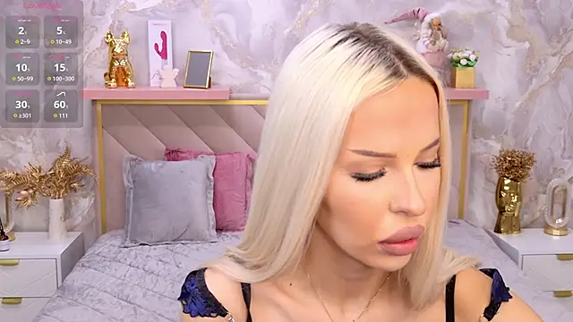 Snapshot of EvaXElfi chatting on March 25, 2026, 12:44 am EvaXElfi online show from March 25, 2026, 12:44 am