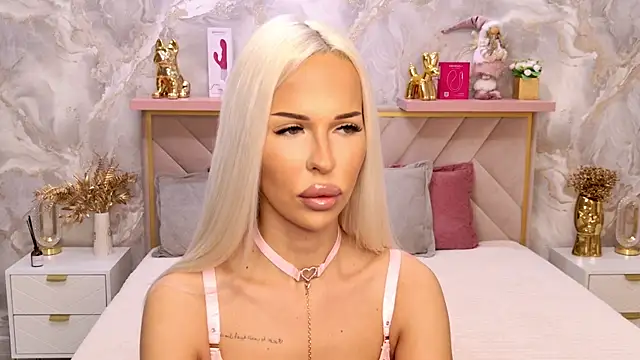 Snapshot of EvaXElfi chatting on May 13, 2026, 12:39 am EvaXElfi online show from May 13, 2026, 12:39 am
