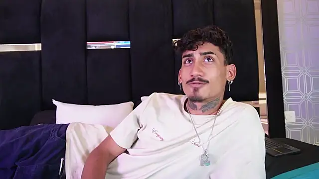 Snapshot of Dark_Eros_ chatting on March 12, 2026, 7:51 pm Dark Eros online show from March 12, 2026, 7:51 pm