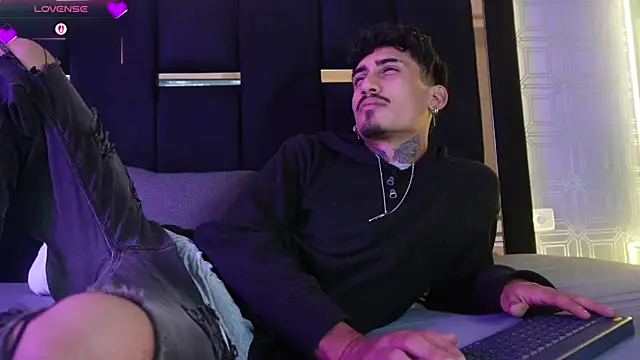 Snapshot of Dark_Eros_ chatting on March 8, 2026, 7:28 pm Dark Eros online show from March 8, 2026, 7:28 pm