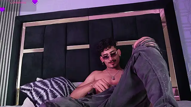 Snapshot of Dark_Eros_ chatting on March 7, 2026, 8:25 pm Dark Eros online show from March 7, 2026, 8:25 pm