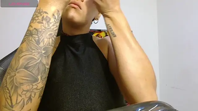 Snapshot of Divinejewel69 chatting on March 30, 2026, 9:00 am Divinejewel69 online show from March 30, 2026, 9:00 am