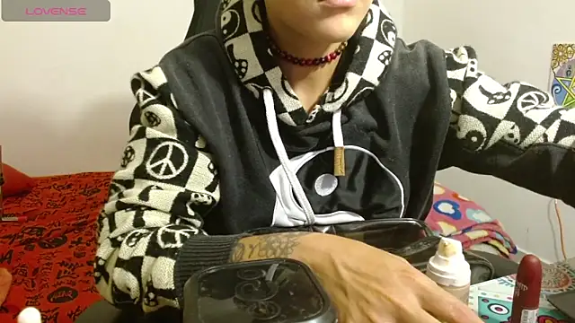 Snapshot of Divinejewel69 chatting on April 14, 2026, 9:58 am Divinejewel69 online show from April 14, 2026, 9:58 am