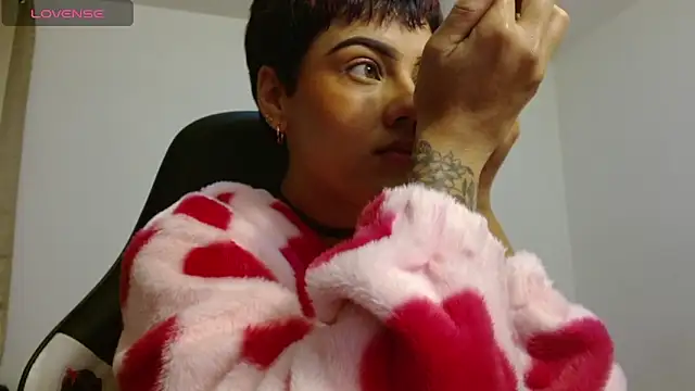 Snapshot of Divinejewel69 chatting on March 28, 2026, 7:53 am Divinejewel69 online show from March 28, 2026, 7:53 am