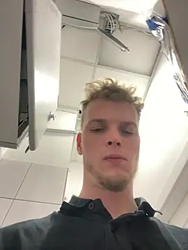 Dencchikk22 online show from April 23, 2026, 3:35 pm