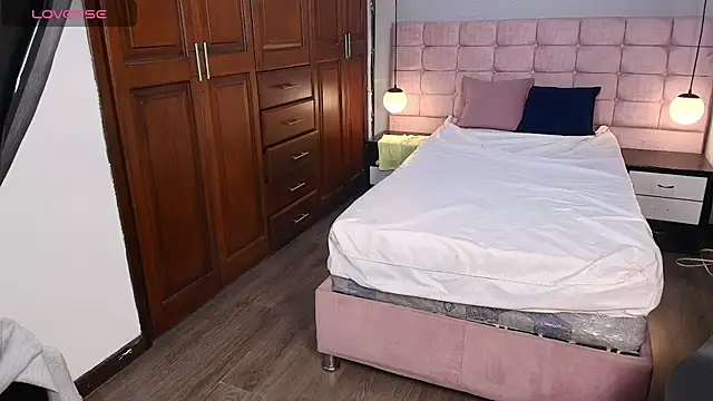 ShayMilleer online show from April 6, 2026, 12:06 pm