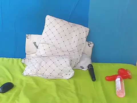 HotChocolateTea online show from April 16, 2026, 10:12 pm