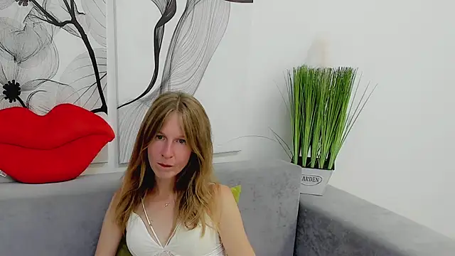 Mira XOo online show from July 28, 2026, 6:20 pm