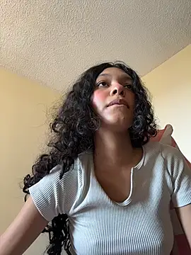 Sophiemoo  online show from July 18, 2026, 4:26 pm