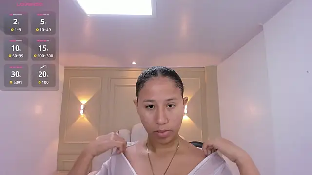 LESLYSIMPSON online show from July 23, 2026, 7:32 pm