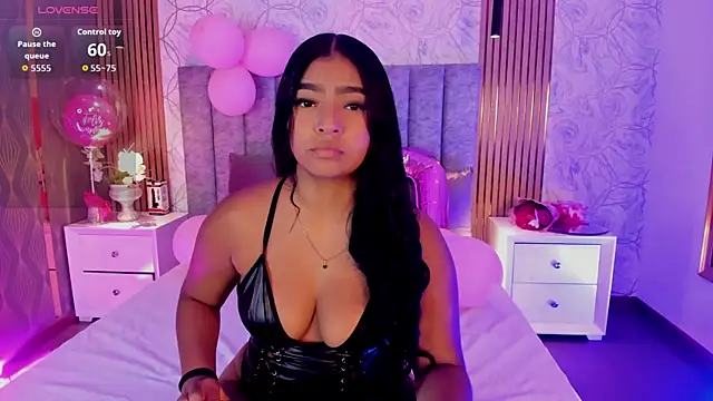 SofiiCruz online show from July 31, 2026, 7:33 pm