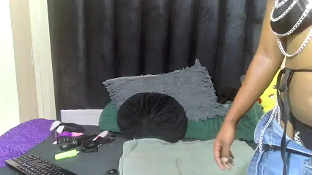 trixiey8 online show from April 7, 2026, 6:32 pm