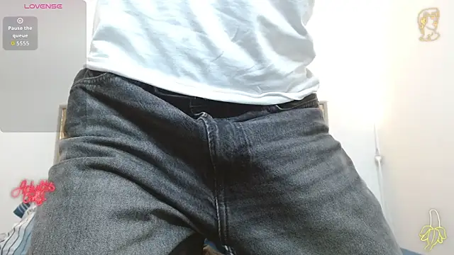 Snapshot of oliver___saint chatting on April 14, 2026, 11:32 pm oliver saint online show from April 14, 2026, 11:32 pm