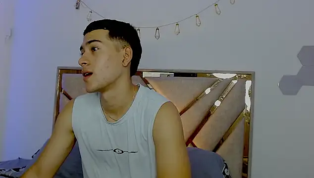 Snapshot of oliver___saint chatting on March 24, 2026, 11:27 pm oliver saint online show from March 24, 2026, 11:27 pm