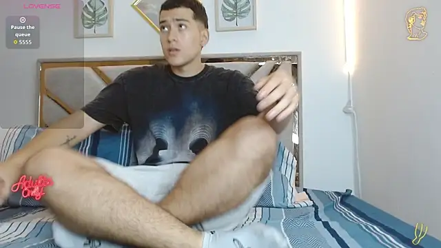 Snapshot of oliver___saint chatting on April 12, 2026, 11:08 pm oliver saint online show from April 12, 2026, 11:08 pm