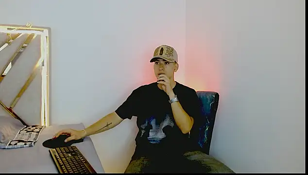 Snapshot of oliver___saint chatting on March 17, 2026, 11:08 pm oliver saint online show from March 17, 2026, 11:08 pm