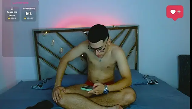 Snapshot of oliver___saint chatting on March 10, 2026, 11:53 pm oliver saint online show from March 10, 2026, 11:53 pm