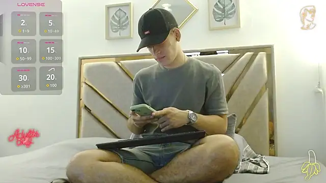 Snapshot of oliver___saint chatting on April 2, 2026, 12:07 am oliver saint online show from April 2, 2026, 12:07 am